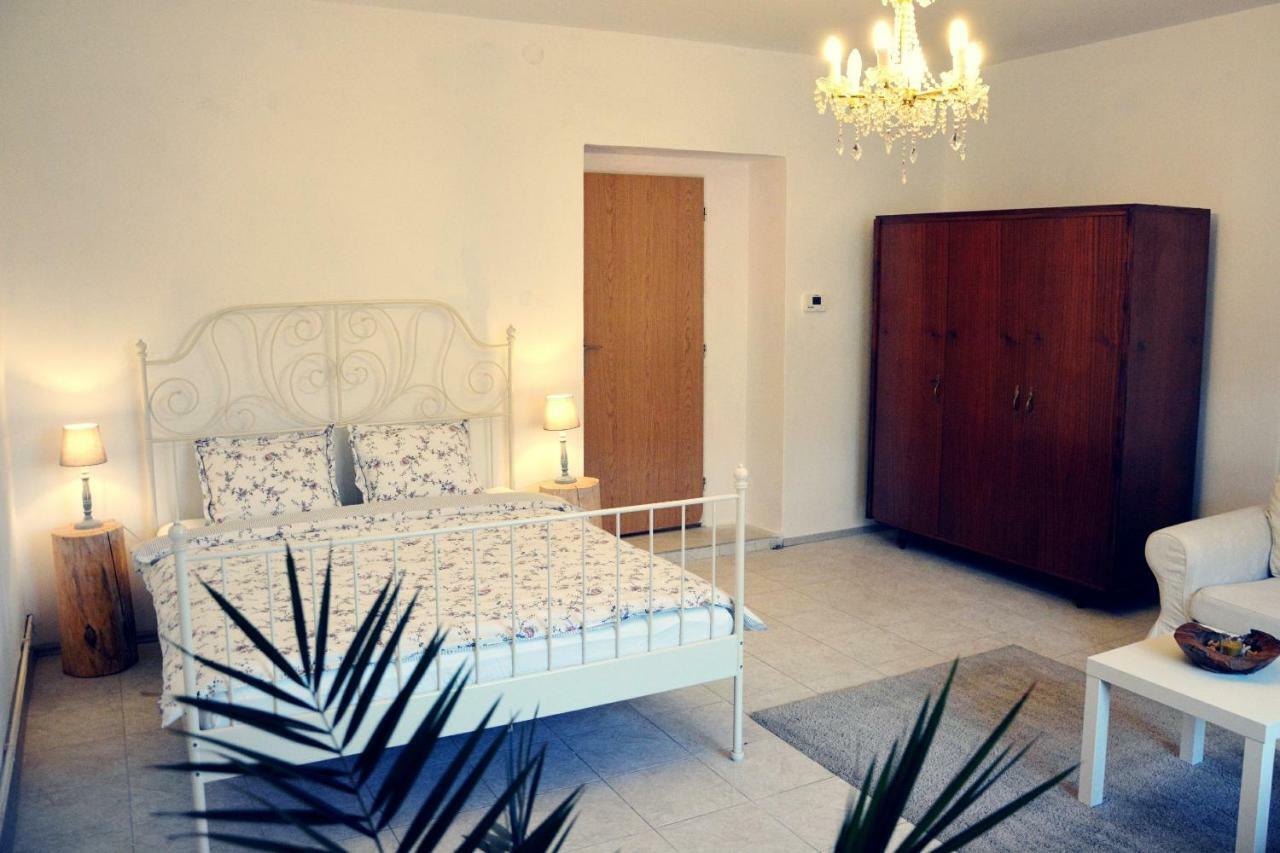 Apartmany Pod Putimskou Branou Písek エクステリア 写真